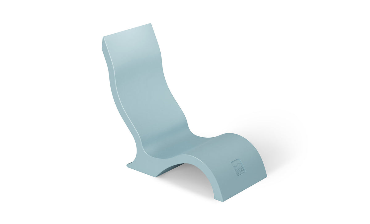 Ledge Lounger Signature Chair in Frost resin