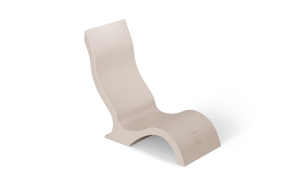 Ledge Lounger Signature Chair in Cloud resin