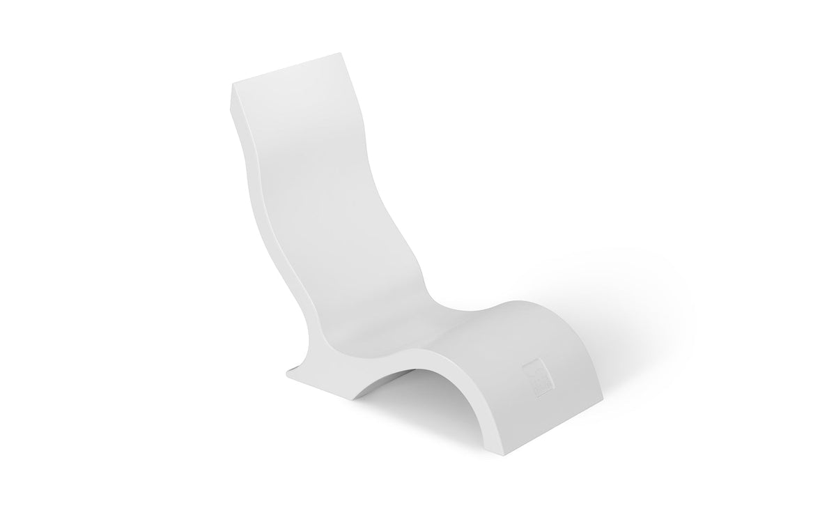 Ledge Lounger Signature Chair in White resin
