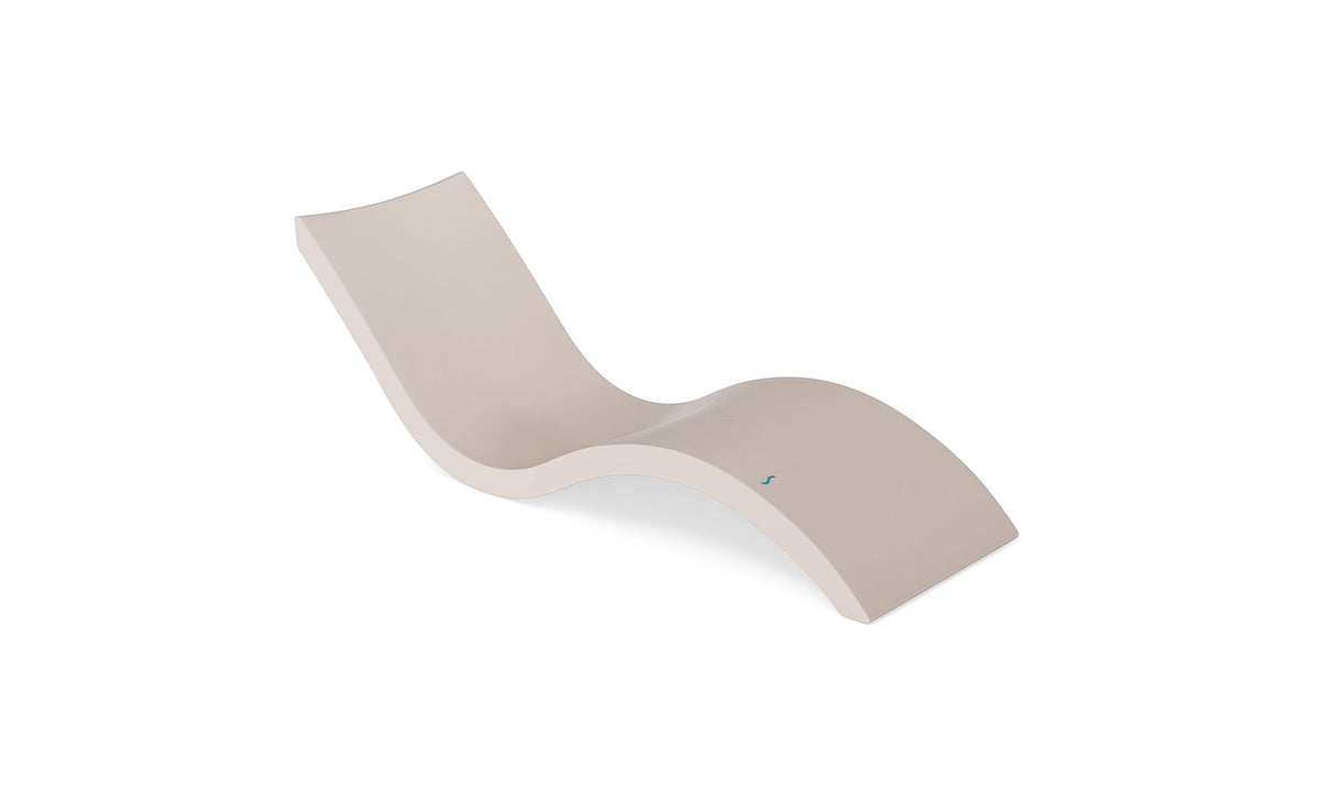 Ledge Lounger Signature Chaise in Cloud resin