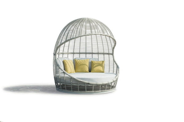 COUTURE Jardin Kokoon Daybed in Light Grey Round Wicker