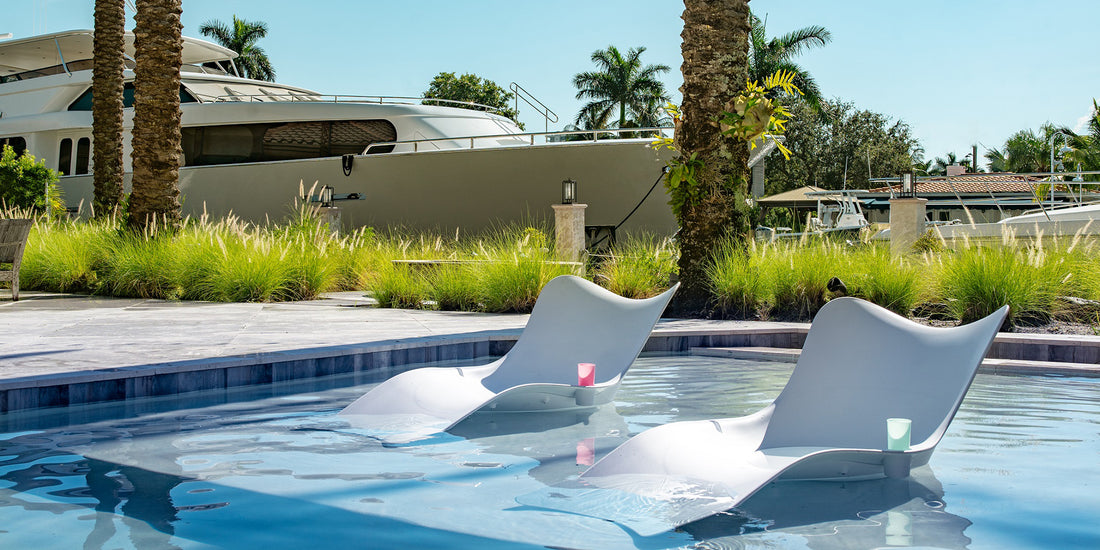 COUTURE Jardin Ocean in pool chaise lounges
